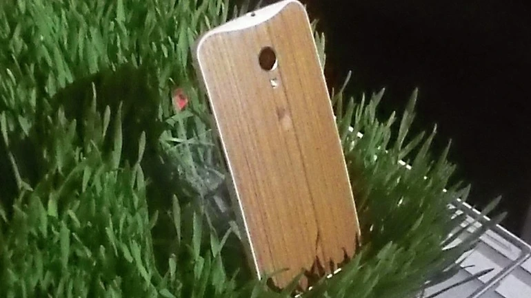 Moto X smartphone – the wood option
