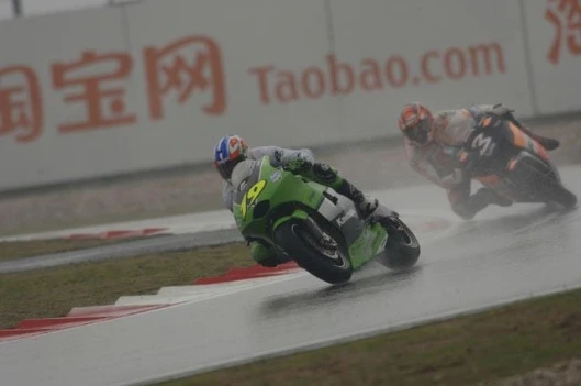 Jacque passes Biaggi for fourth and sets out after Gibernau for third.