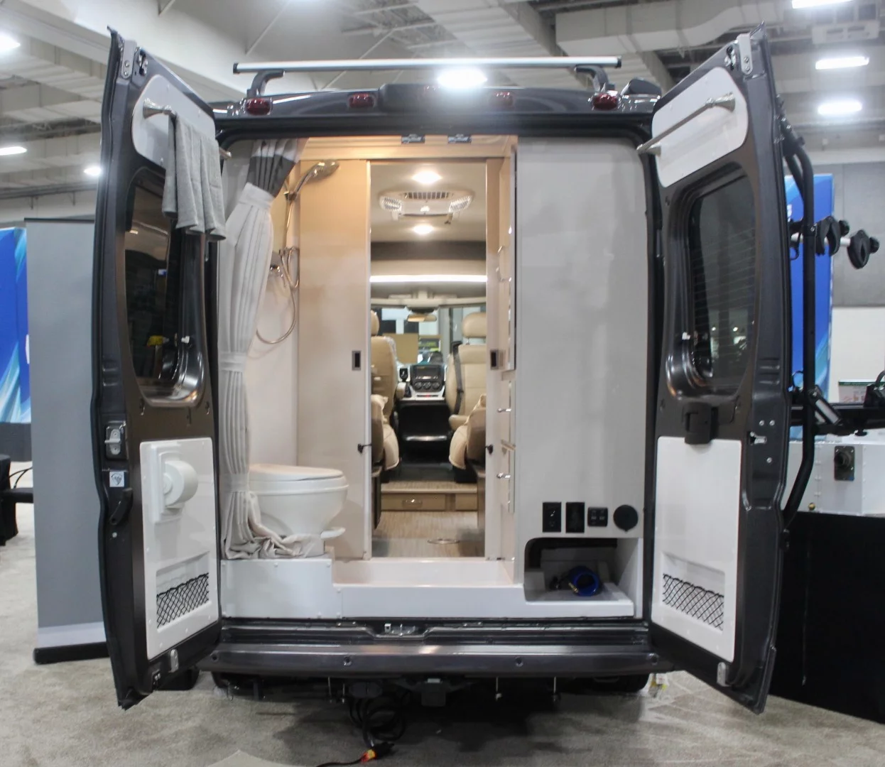 A look at the rear wet bath