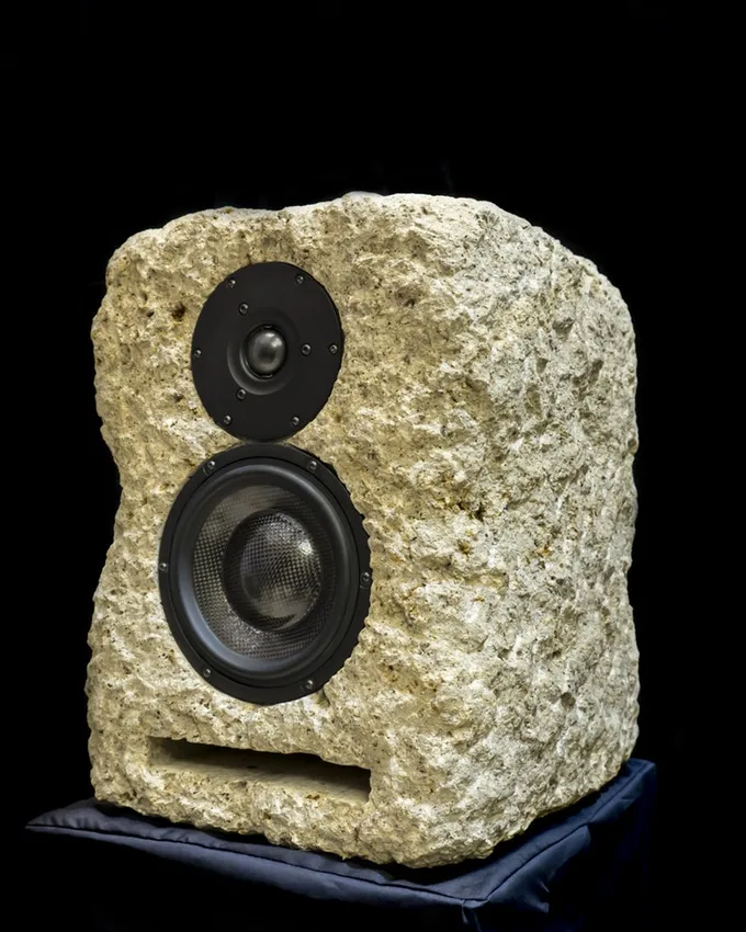 The Stones Speakers 487 Venetia, with vented cabinet, a midwoofer and a tweeter