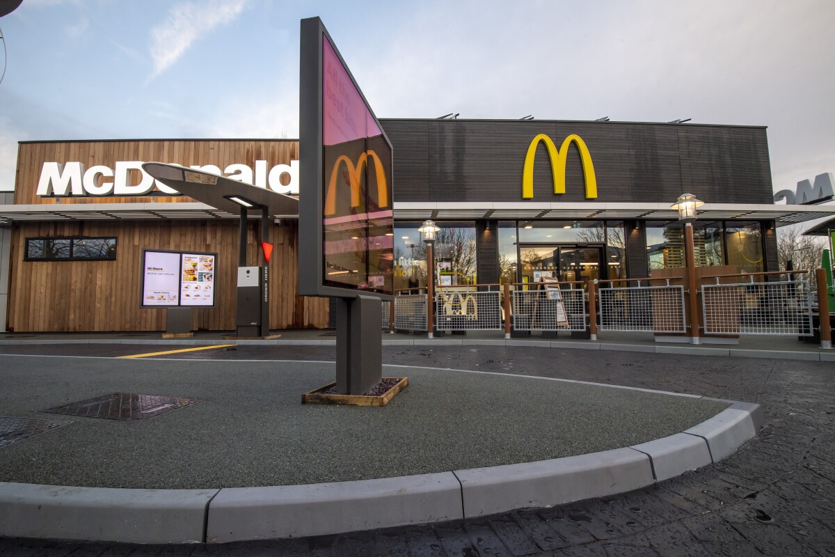 Market Drayton McDonald's was designed by Scurr Architects, with AEW Architects, and is located in Shropshire