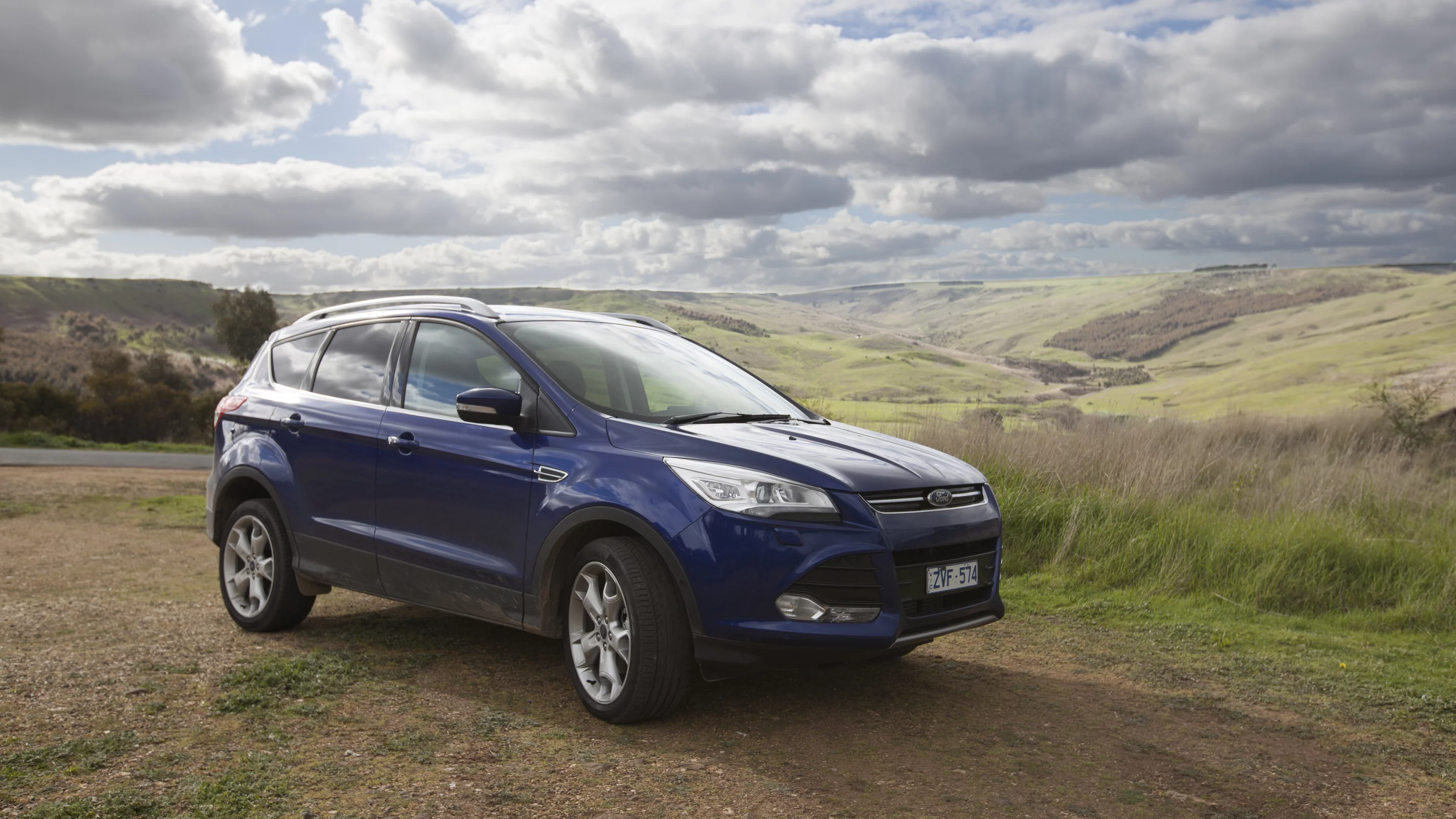 The Kuga range includes 2WD and 4WD options and a 2.0L TDCi 4-cylinder diesel or 1.6L EcoBoost petrol engine (Photo: Noel McKeegan/Gizmag.com)