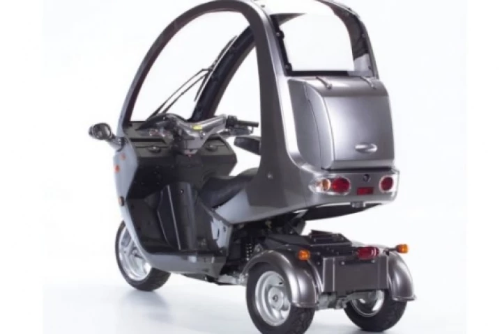 The AutoMoto tilting three-wheeler