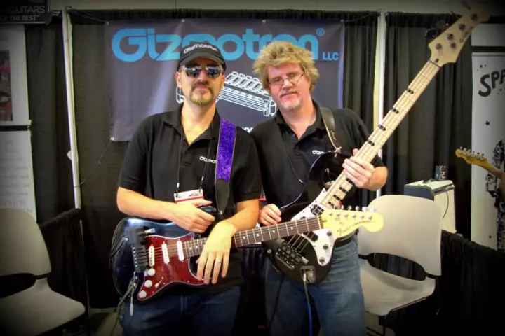 The Gizmotron 2.0 for electric guitar has six keys, while the bass version has five