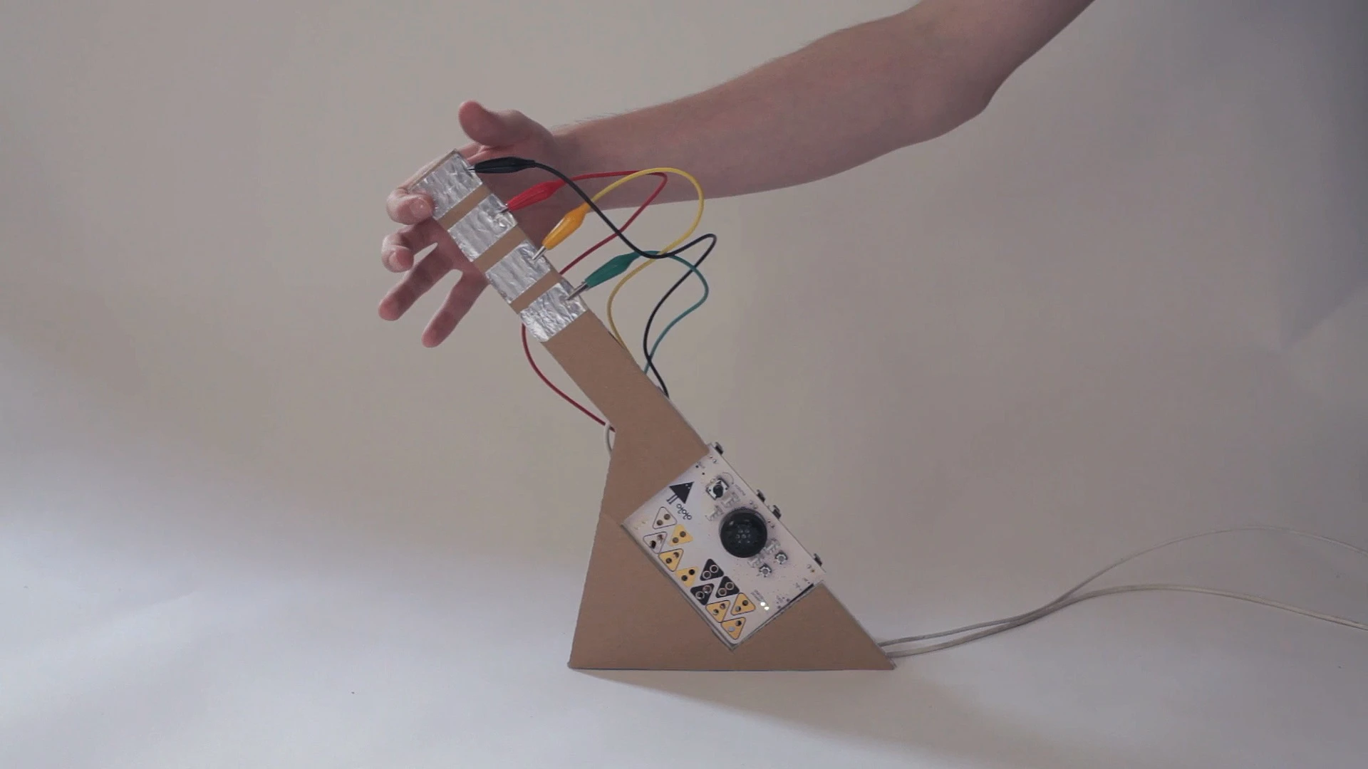 A simple guitar created using Ototo