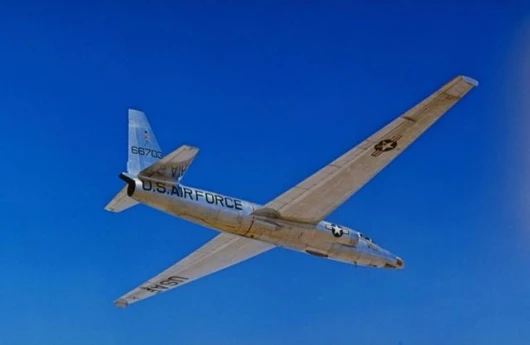 The U-2 can carry a variety of sensors and cameras, is an extremely reliable reconnaissance aircraft, and enjoys a high mission completion rate.