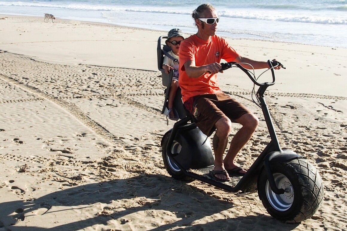 Modular eGroov AWD scooter rolls through beach, forest and city