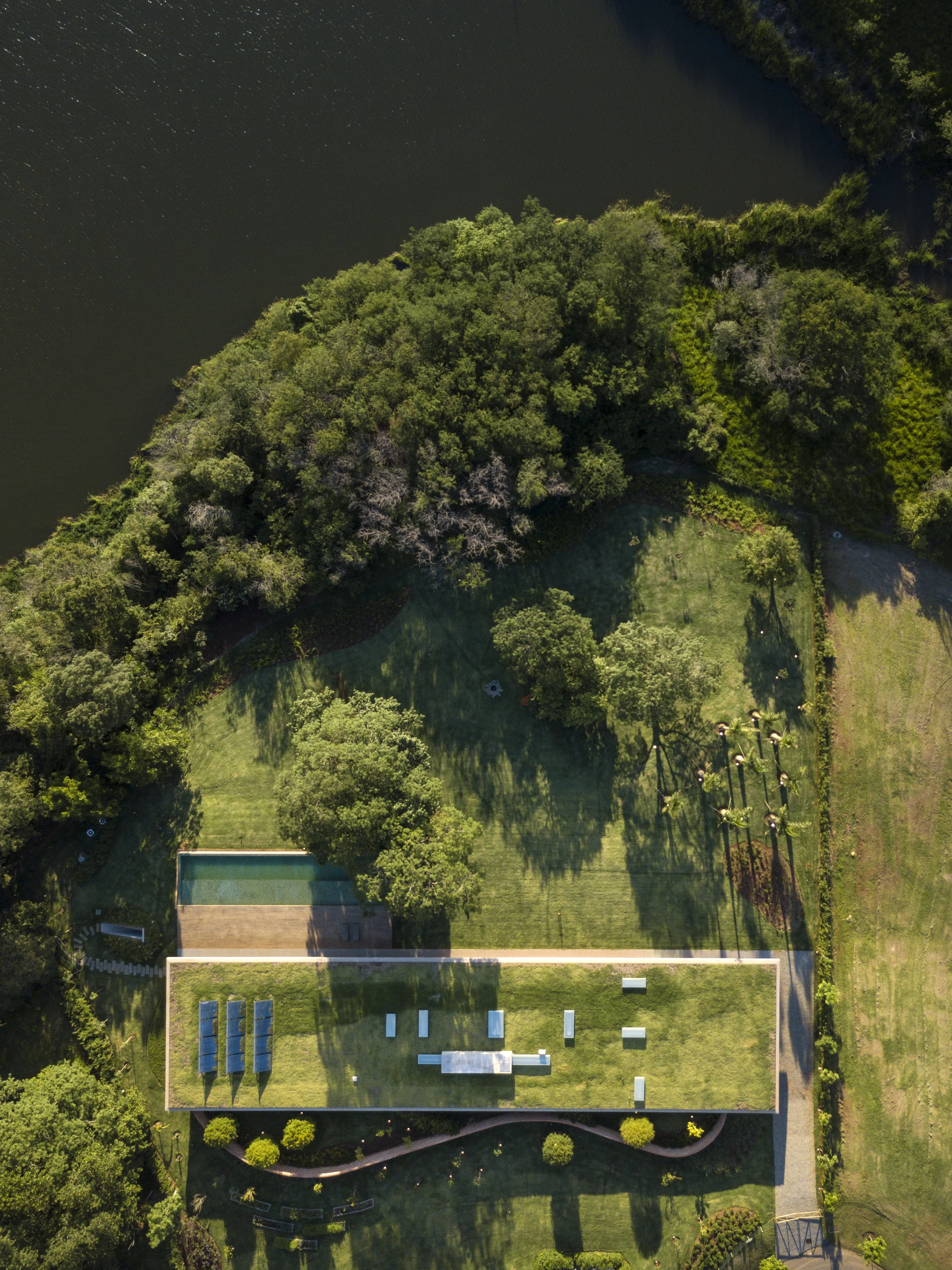 Planar House is located in Porto Feliz, São Paulo, Brazil