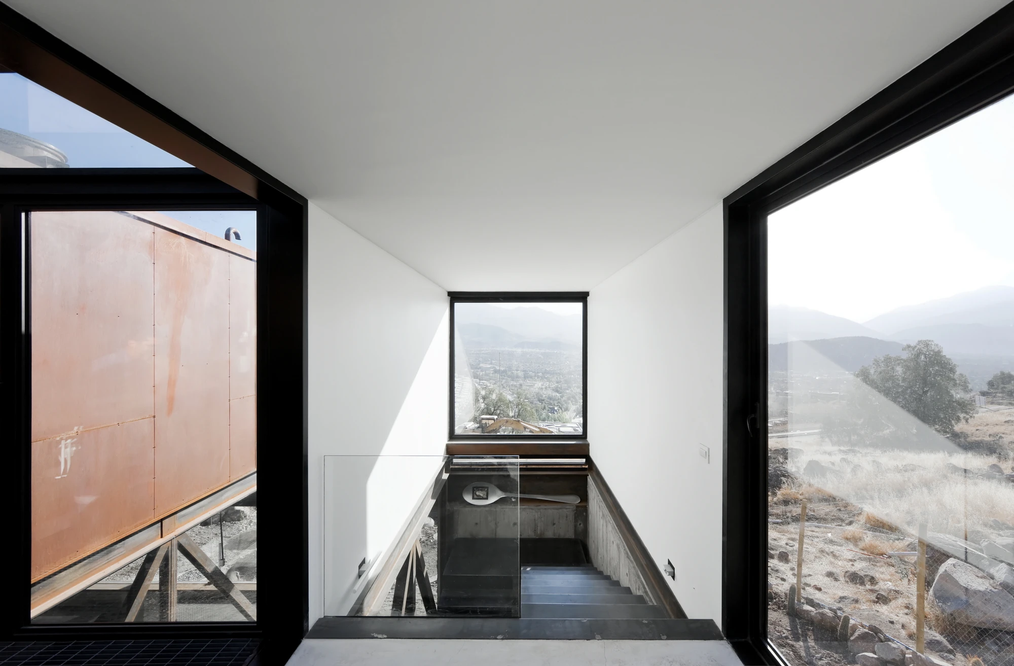 The house boasts views of the Andes Mountains (Photo: Sergio Pirrone)
