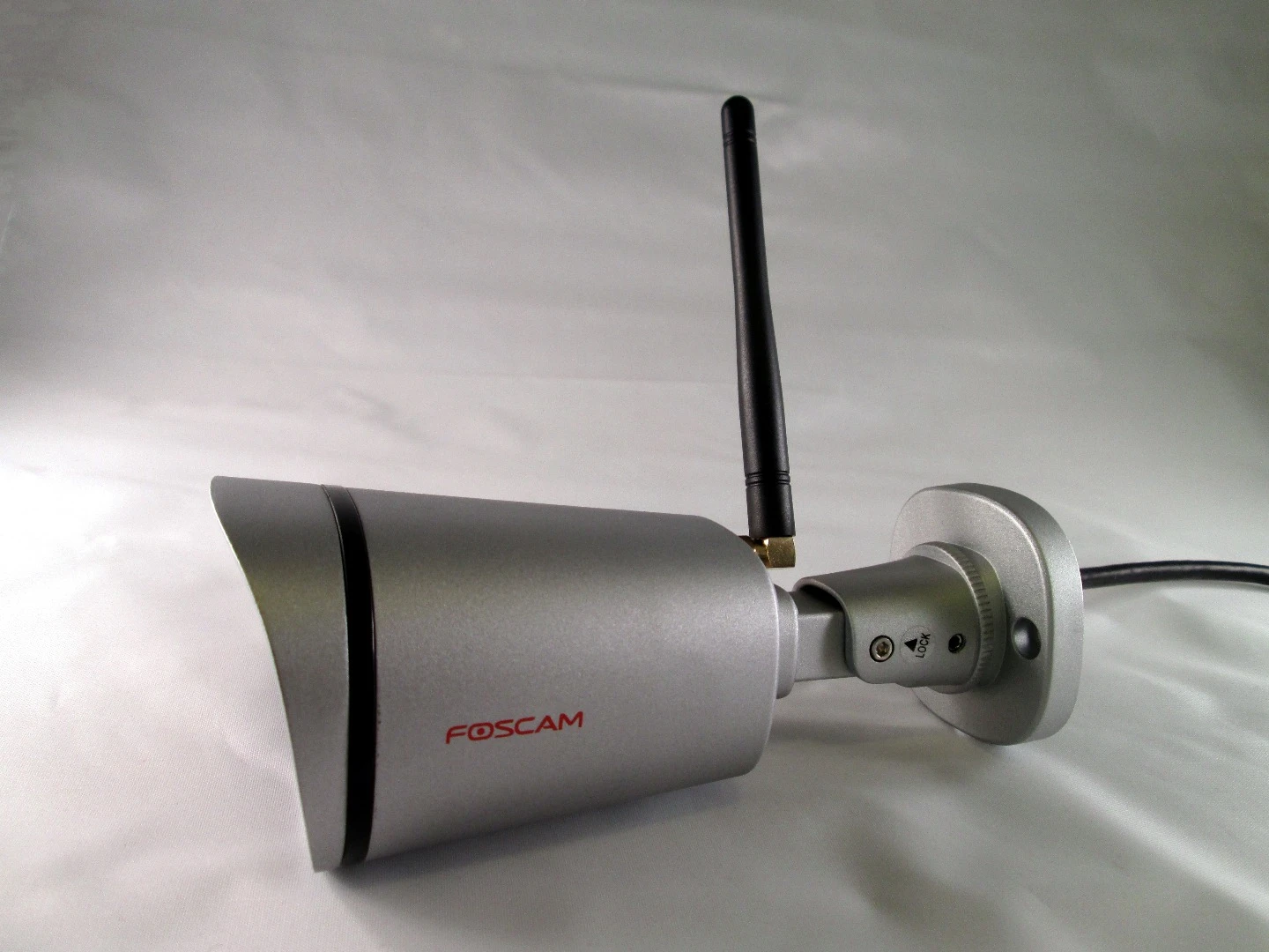 FI9900P has an adjustable stand