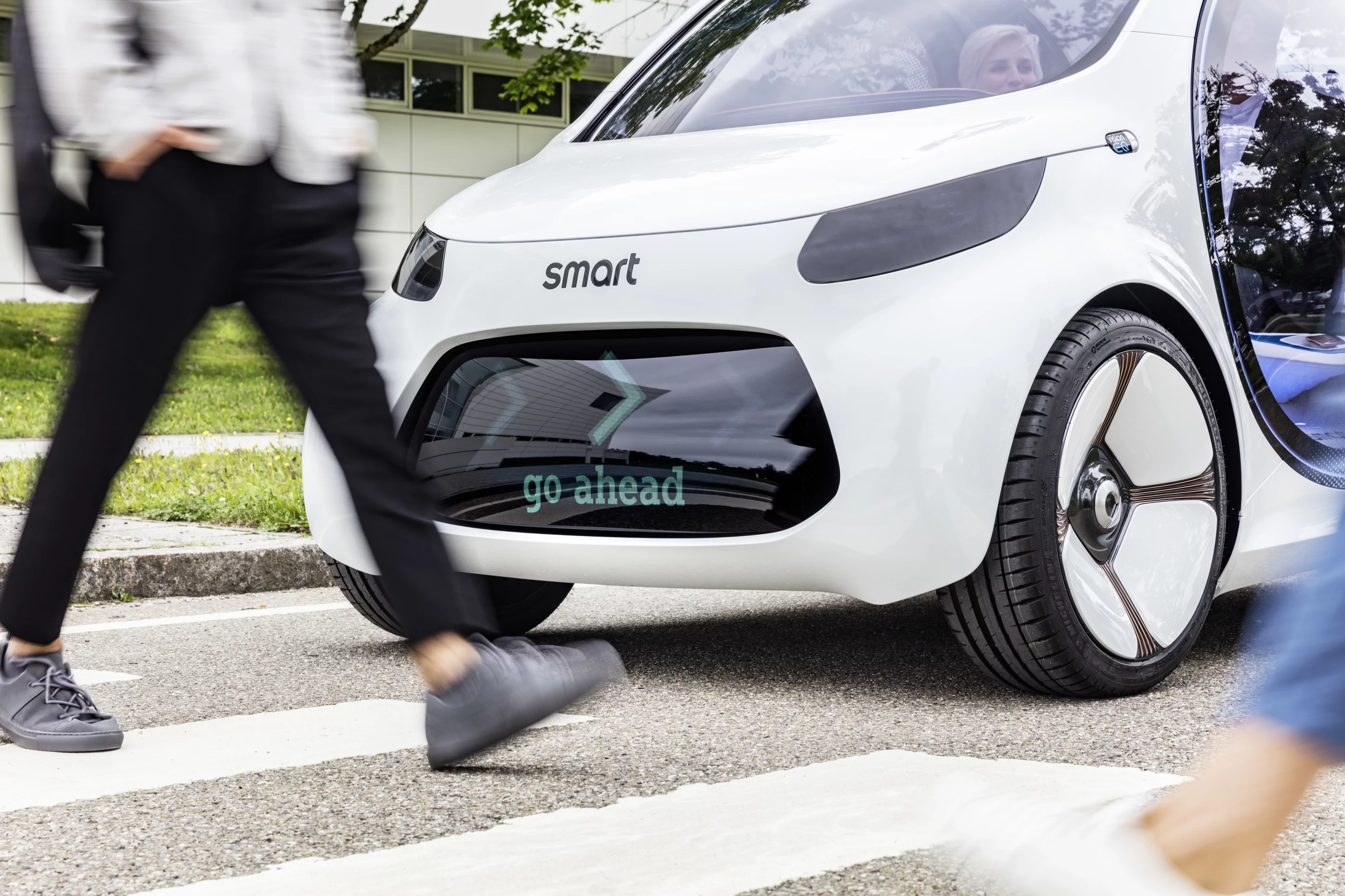 The digital front panel can communicate with pedestrians and other road users