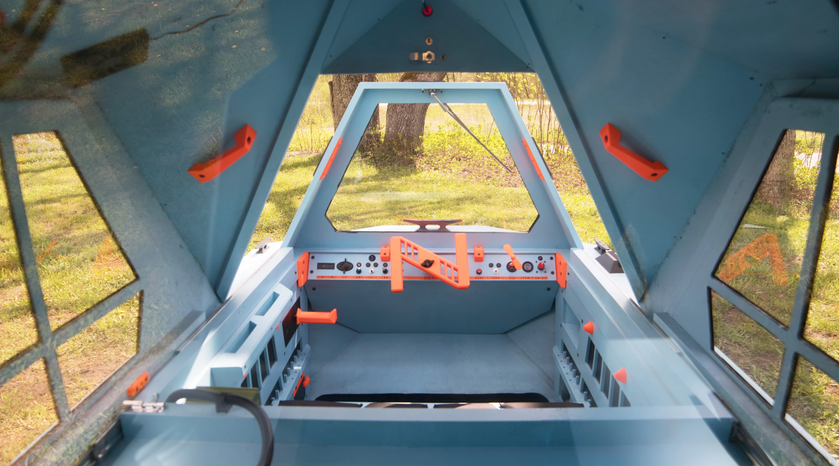 The Z-Triton features a Z-shaped steering wheel