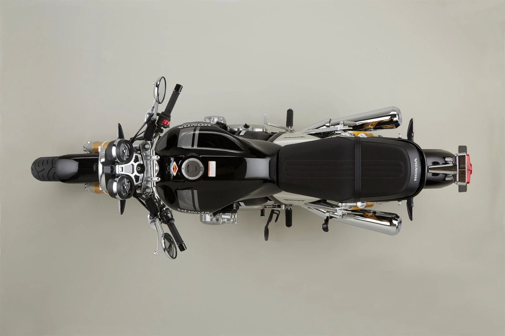 Timeless lines, from any angle of the 2017 Honda CB1100RS