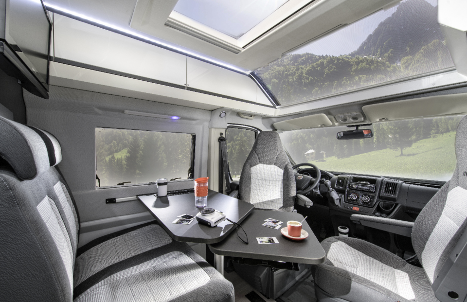 The Supreme trim brings this bright, spacious Sky-lounge and Sky-roof