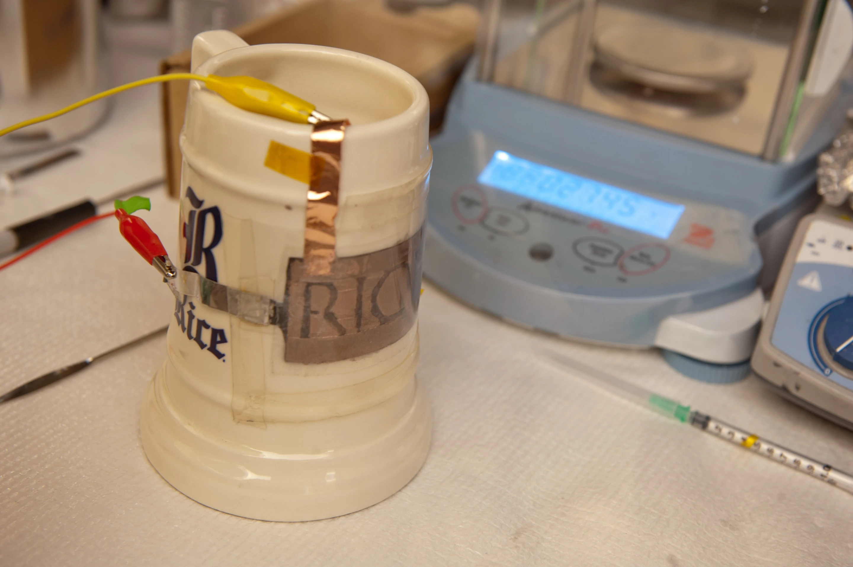 A beer stein served as a substrate for the paintable battery developed at Rice University (Photo: Jeff Fitlow/Rice University)