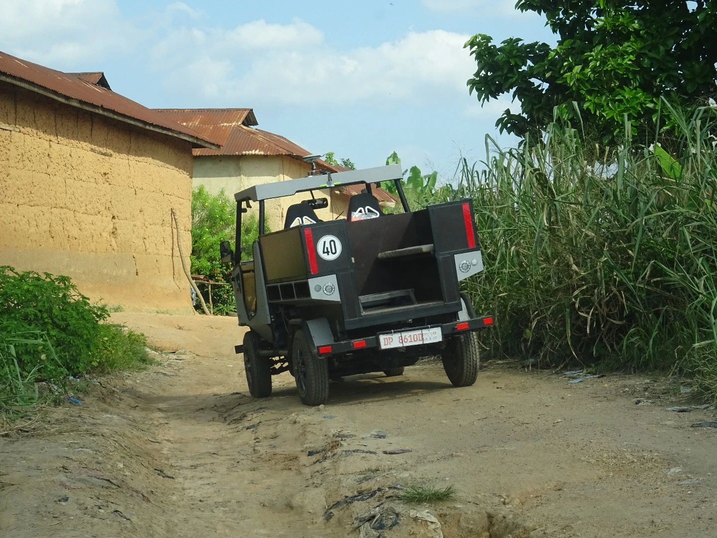 The aCar has a top speed of 60 km/h (37 mph)