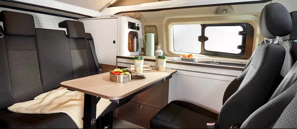 Copa 4x4 with six seats ready to dine