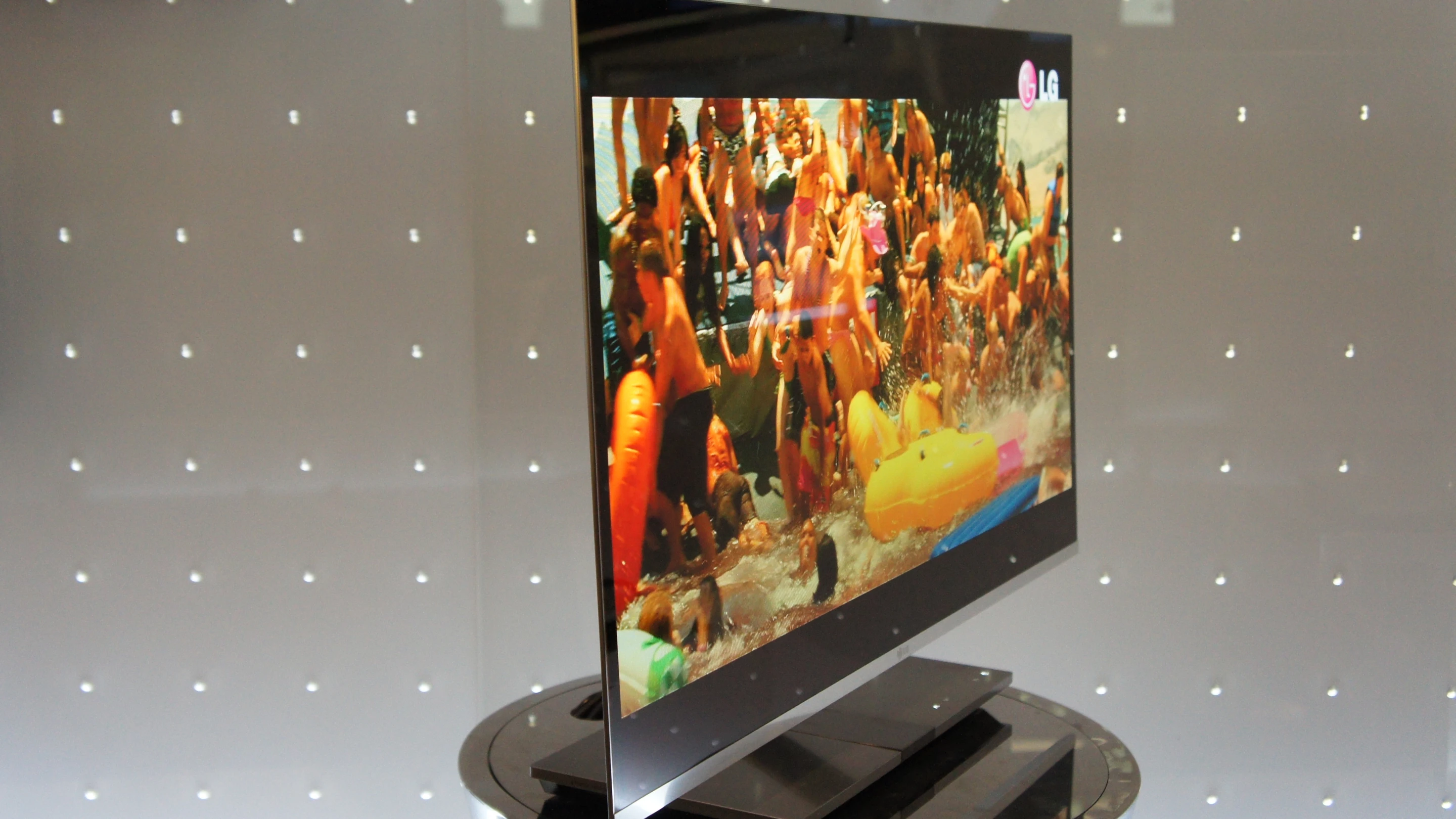 LG's 31-inch 3D OLED TV at IFA 2010