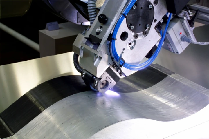Fraunhofer's laser and fiber/resin tape-based carbon fiber production process