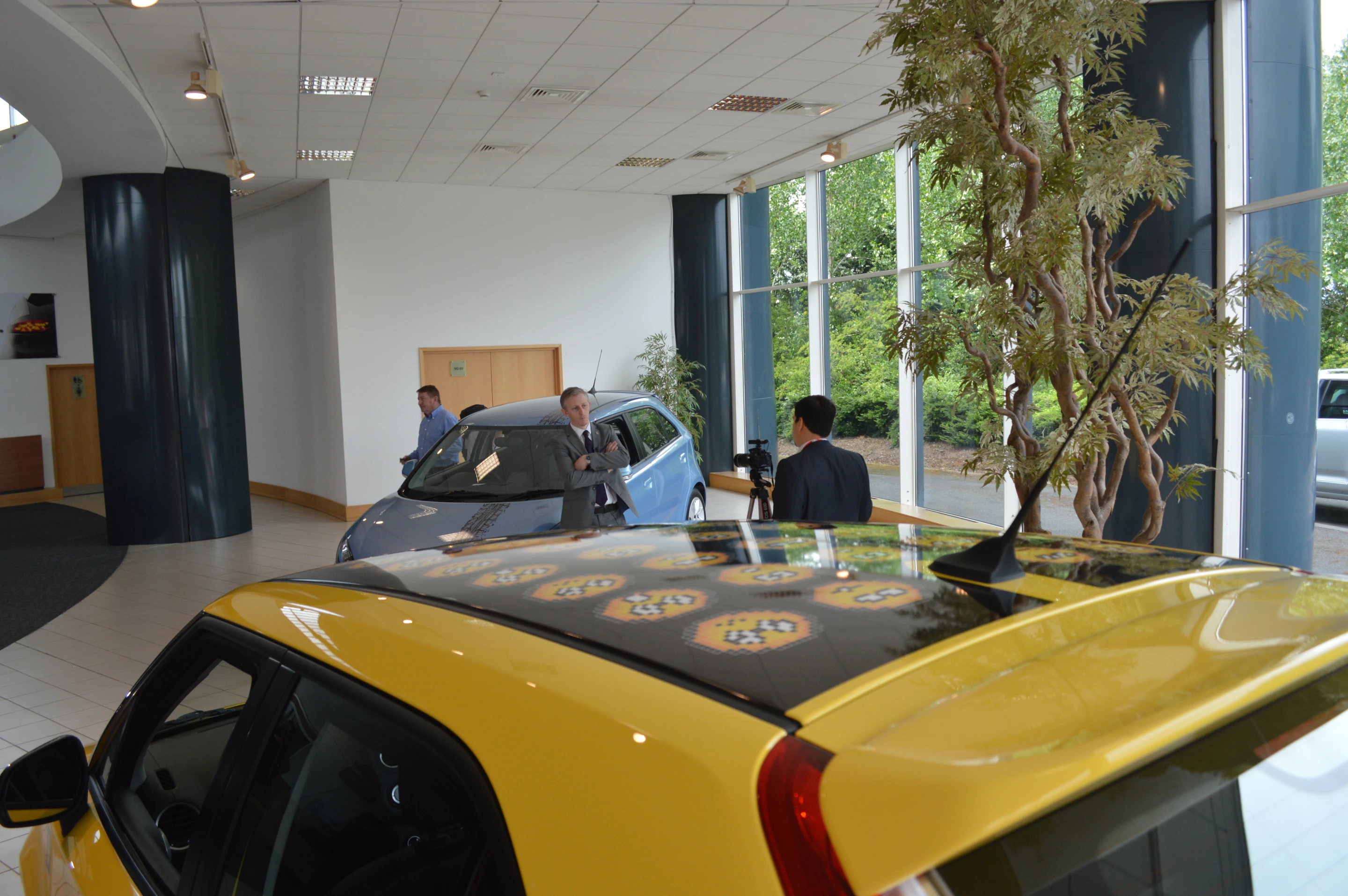 The MG3 is highly customizable, including a choice of roof decals (Photo: Gizmag)