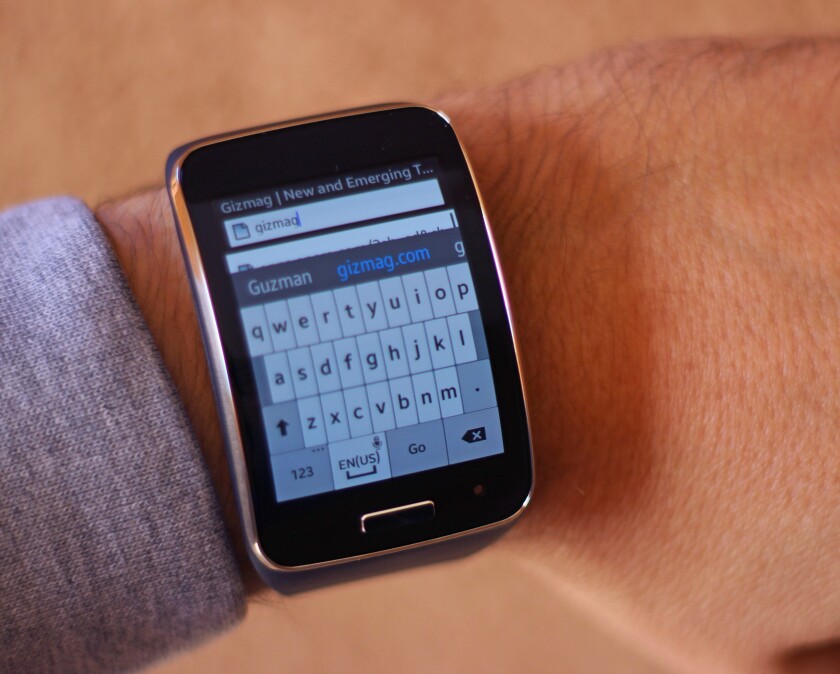 The Gear S' keyboard makes jotting down messages on the go a piece of cake (Photo: Will Shanklin/Gizmag.com)