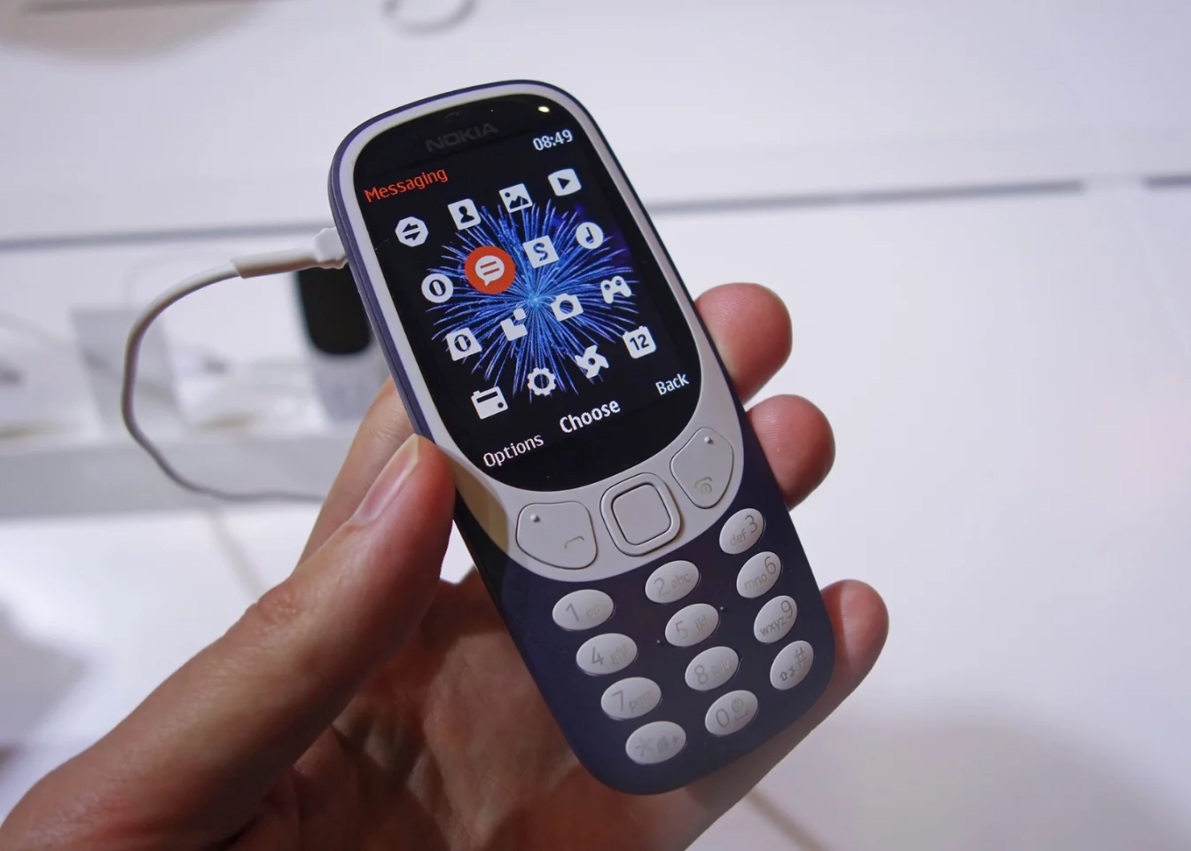 The software is basic but you can listen to music... and play Snake!