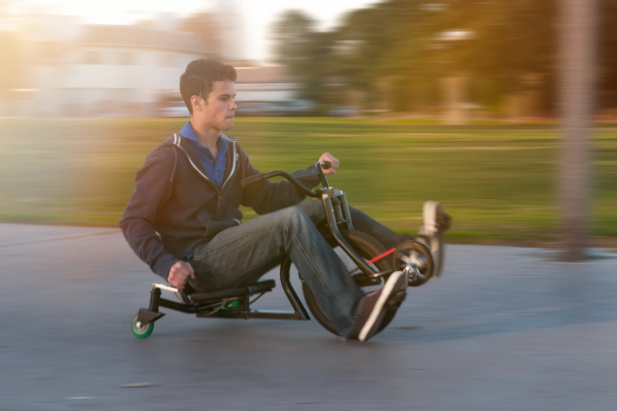 With its rear swivel wheels locked, the ONDA Cycle steers just like any other three-wheeler, but offers the rider precision control for spins, drifting and tight turns when unlocked