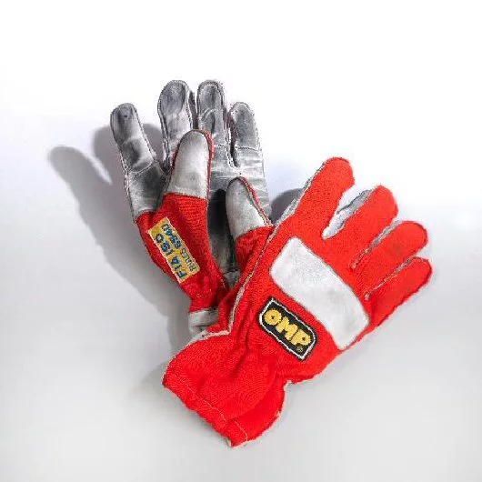 When Motorsport magazine held a Hall of Fame auction for charity in 2013, Senna's gloves topped the pricings of some pretty tasty gear to sell for £22,000 (US$33,364).