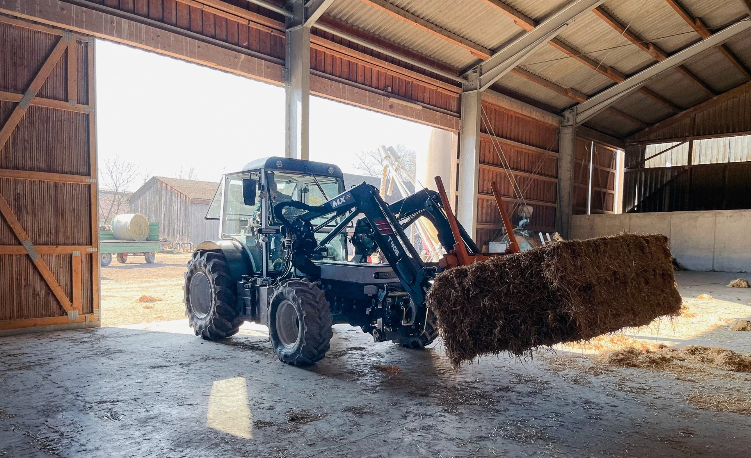 The ONOX electric tractor will extend up time with a modular hotswap battery system