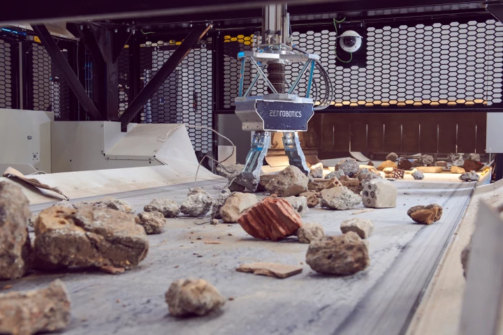 The Heavy Picker 4.0, which can sort items weighing up to 40 kg (88 lb) each at a rate of 2,300 picks per hour