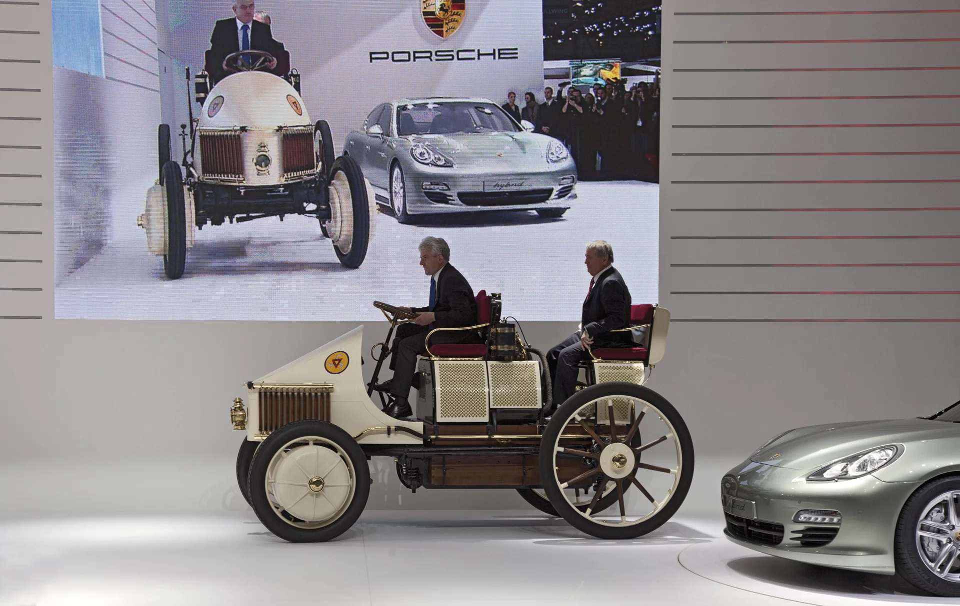 The Semper Vivus comes on stage in Geneva