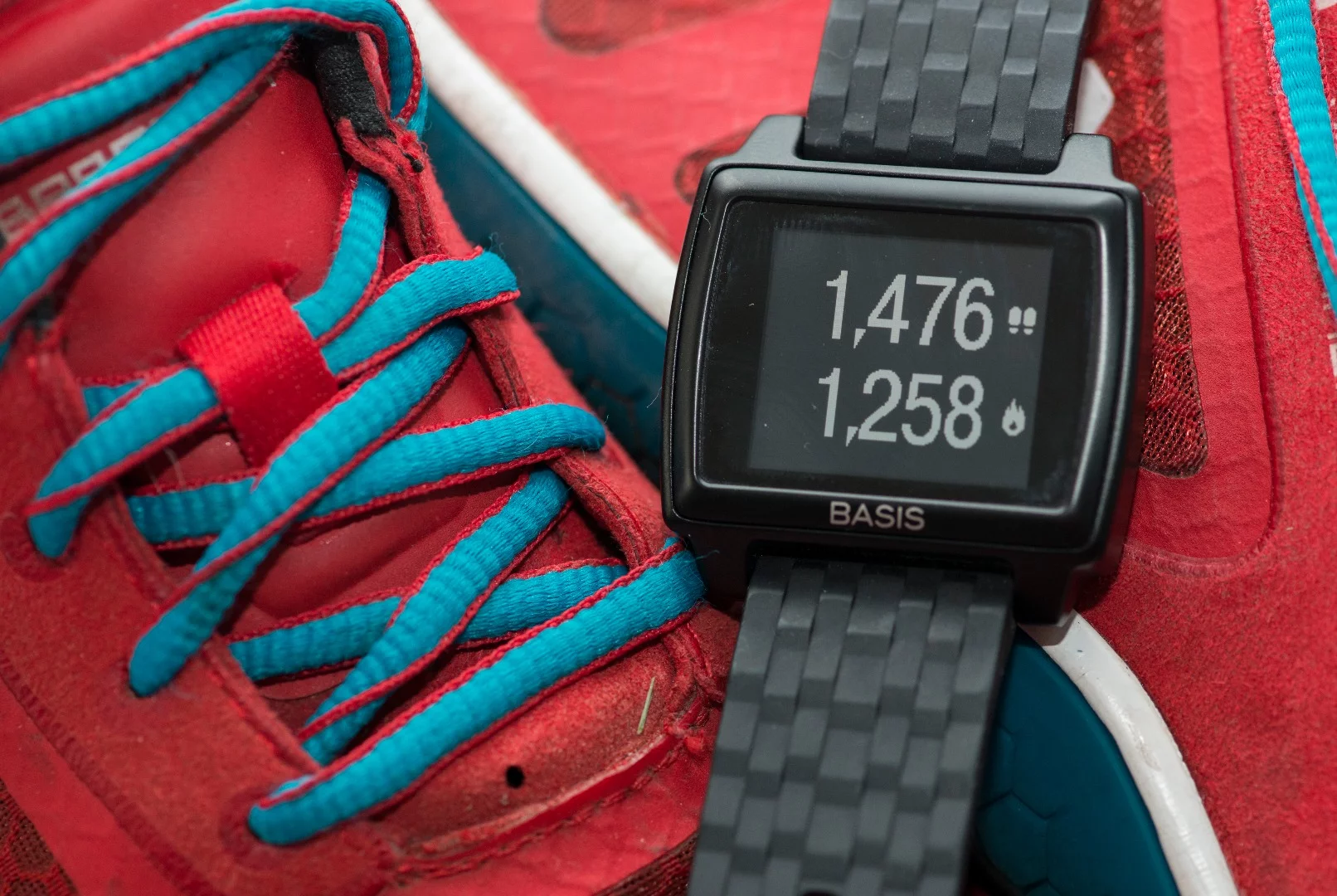 The screen of the Basis Peak fitness tracker is big enough to see info easily, even while running (Photo: Simon Crisp/Gizmag.com)