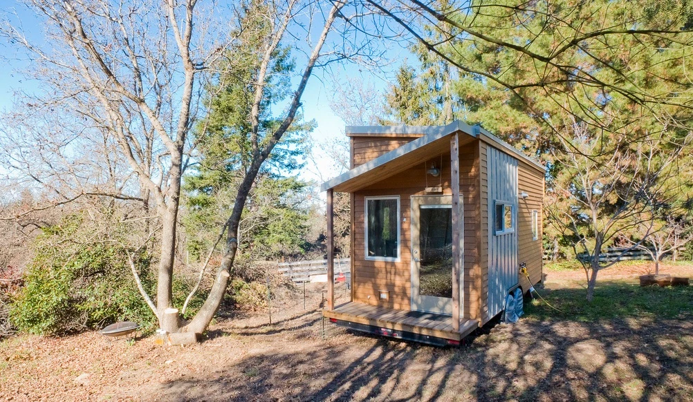 American web designer Alek Lisefski has recently finished building his very own tiny house on wheels