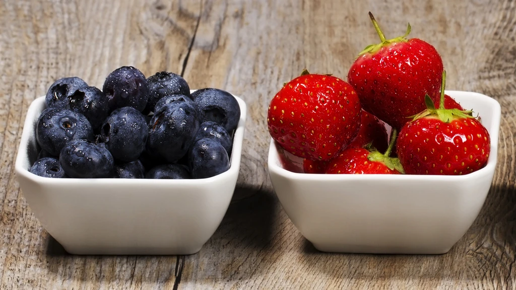 Eating two servings of strawberries and blueberries a day can delay memory decline in older women (Photo: Shutterstock)