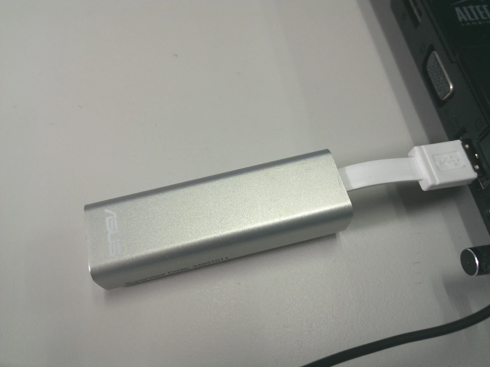 The ASUS WL-330NUL has built-in 802.11b/g/n Wi-Fi, an access point mode and an Ethernet port