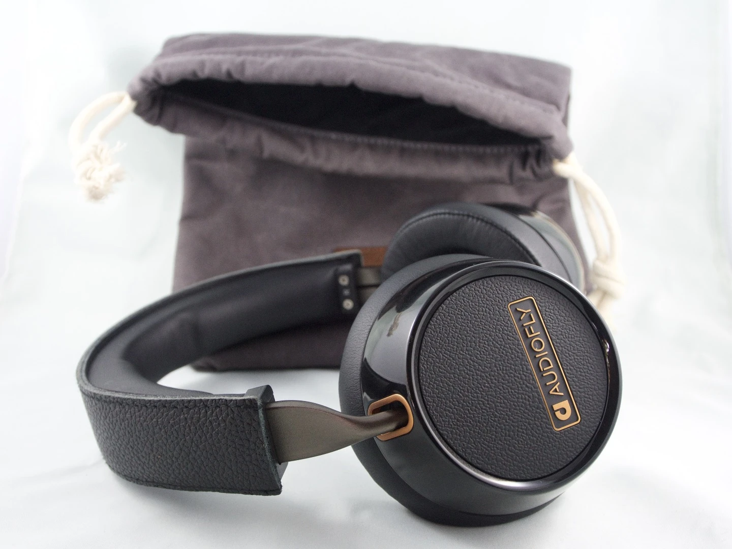The AF240s ship with a snug waxed canvas carry ba - good for scratch prevention, and not much else