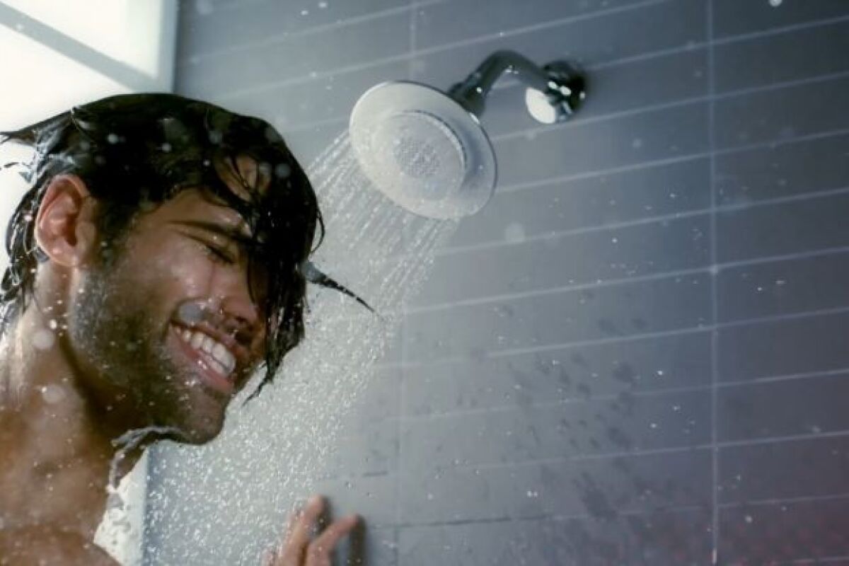 Speakerequipped shower head plays tunes via Bluetooth