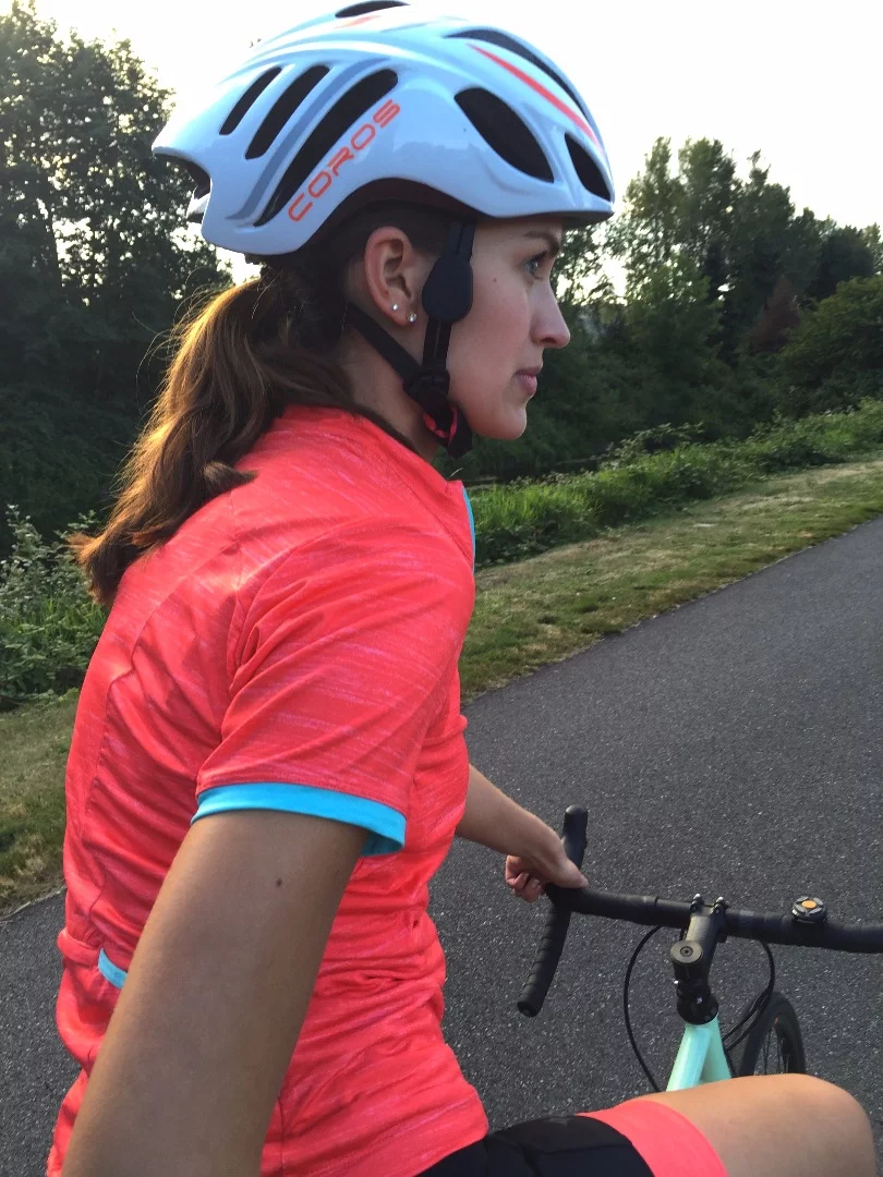 The Linx includes a built-in microphone and G-sensor, along with the bone conduction transducers