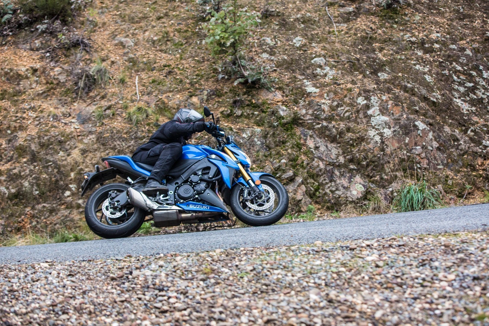 Suzuki GSX-S1000: standard bellypan adds to the Gixxess's good looks
