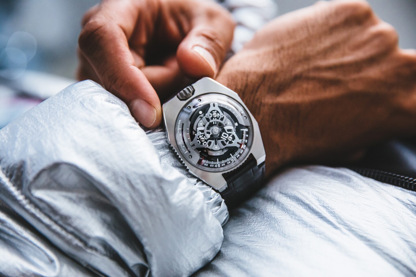 The Urwerk UR-100 SpaceTime is based on the UR-101 and UR102