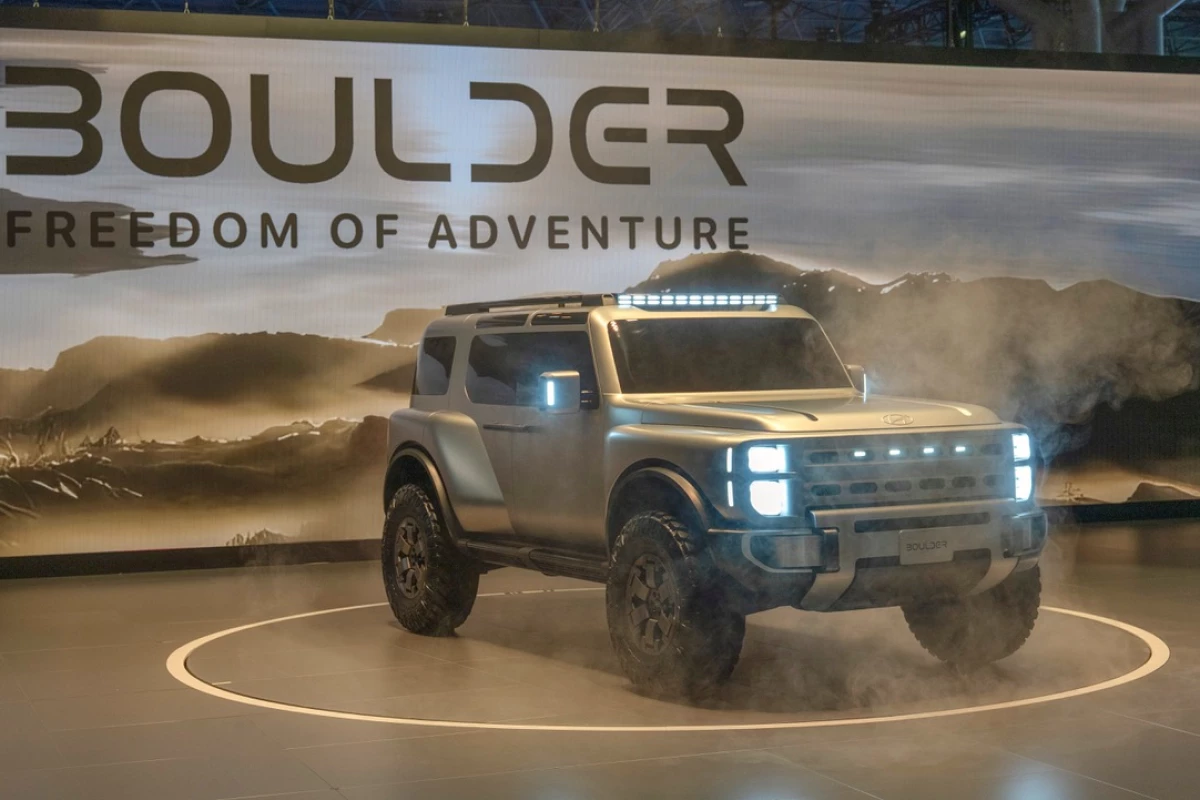 The Boulder was revealed to the world at the New York Auto Show like a declaration of war on Ford’s Bronco and Jeep’s Wrangler