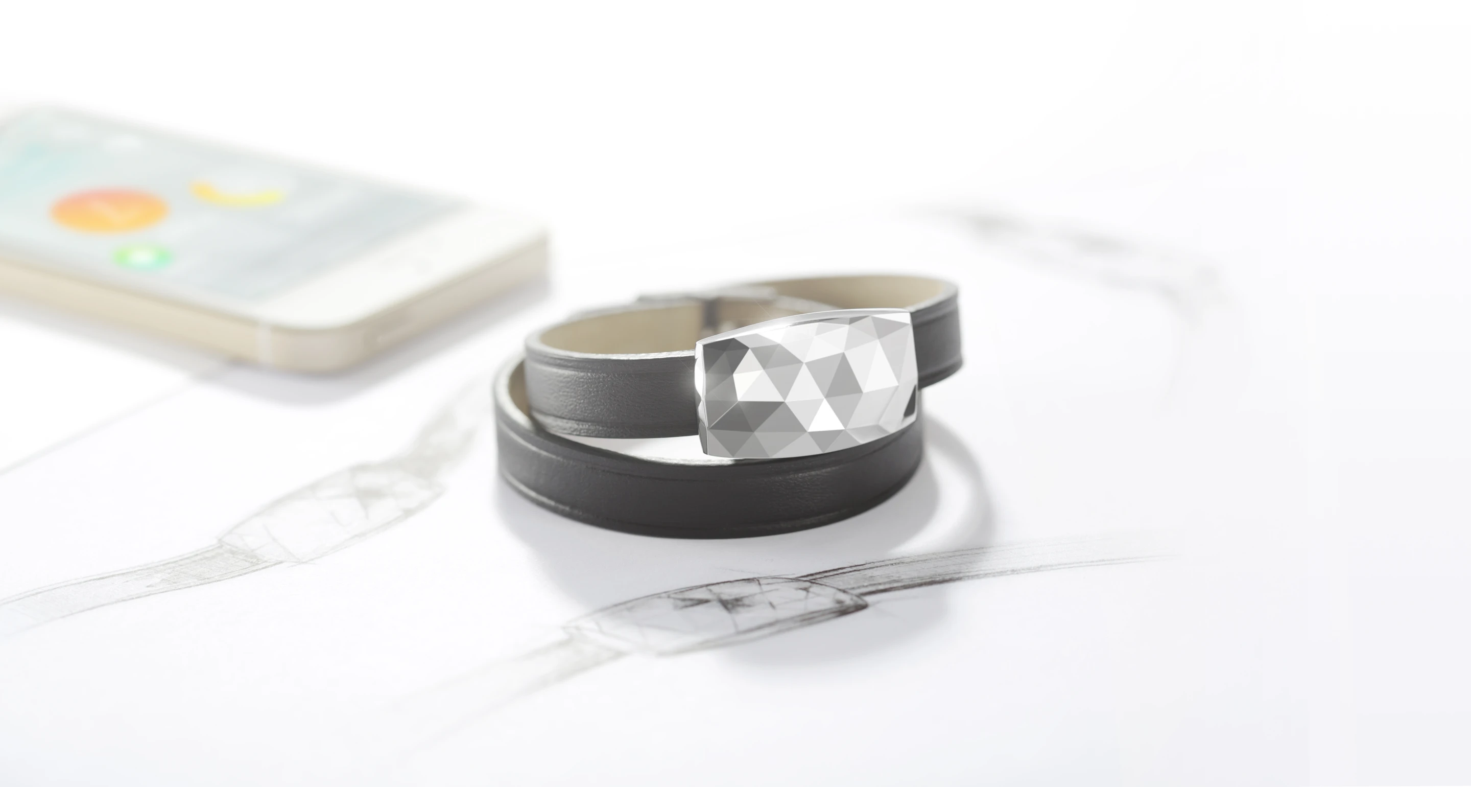 Netatmo's JUNE bracelet in platinum
