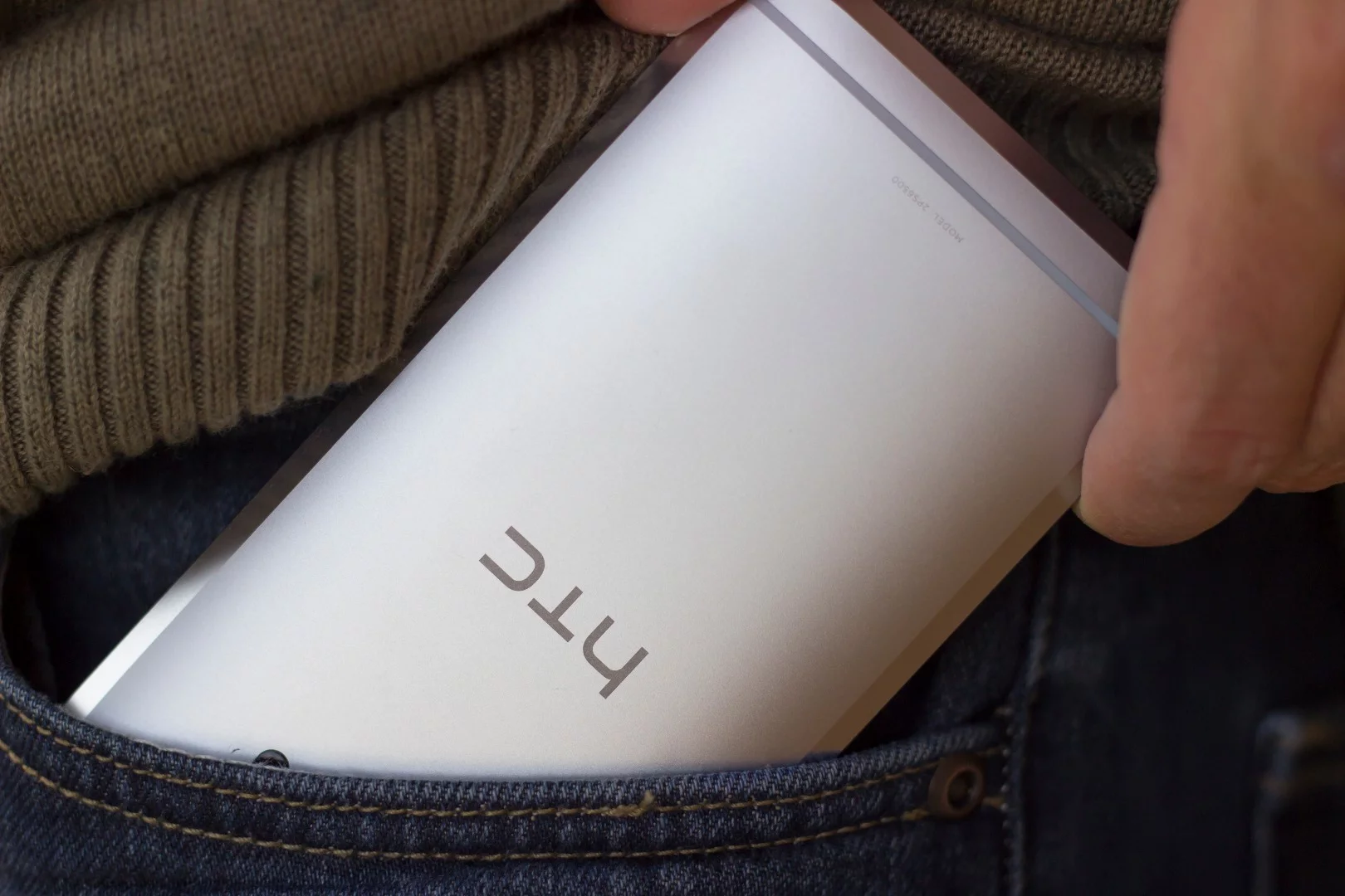 The HTC 10 is big without feeling like an oversized phablet