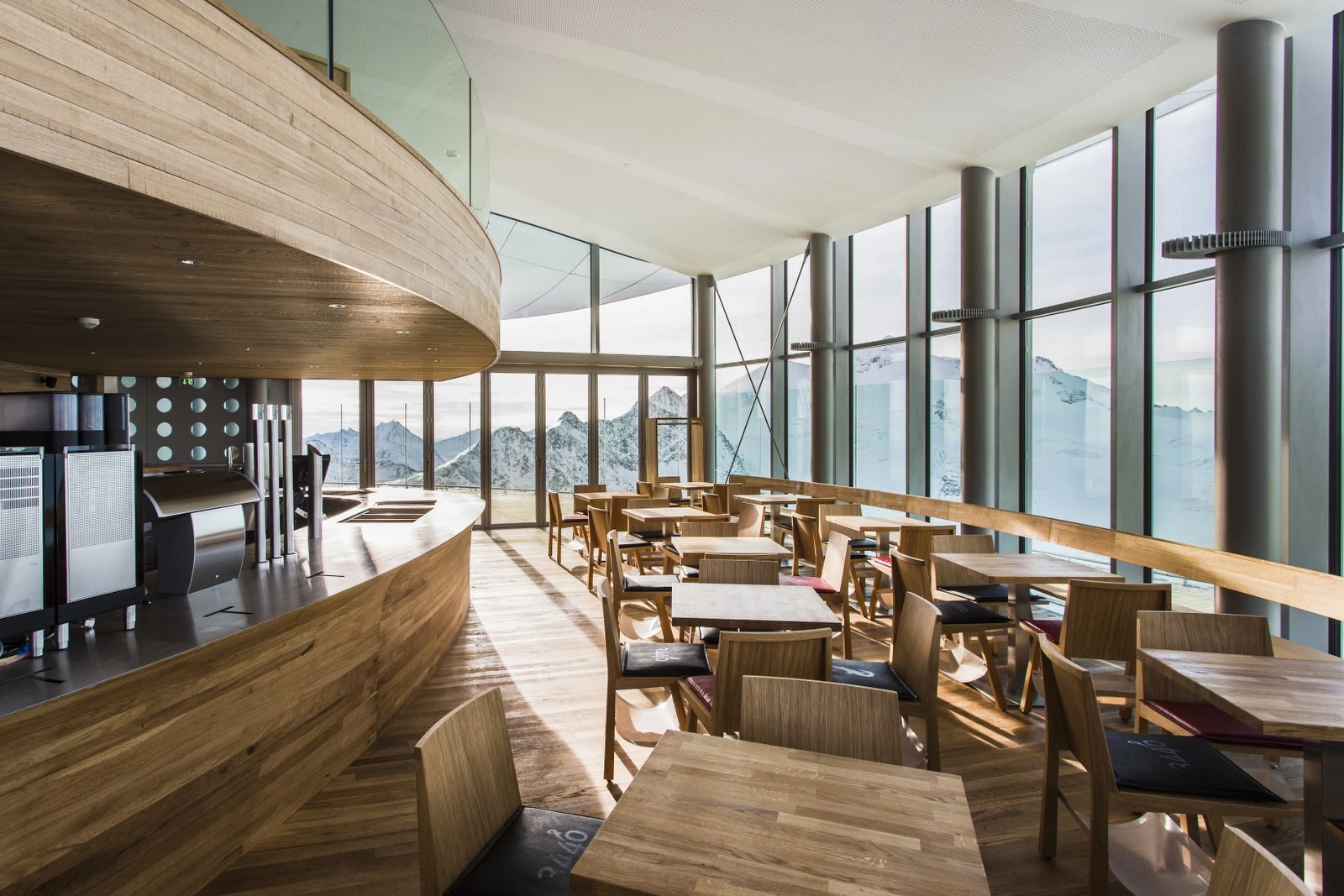 Wildspitzbahn's Cafe 3440 offers impressive views (Image: Pitztaler Gletscherbahn)
