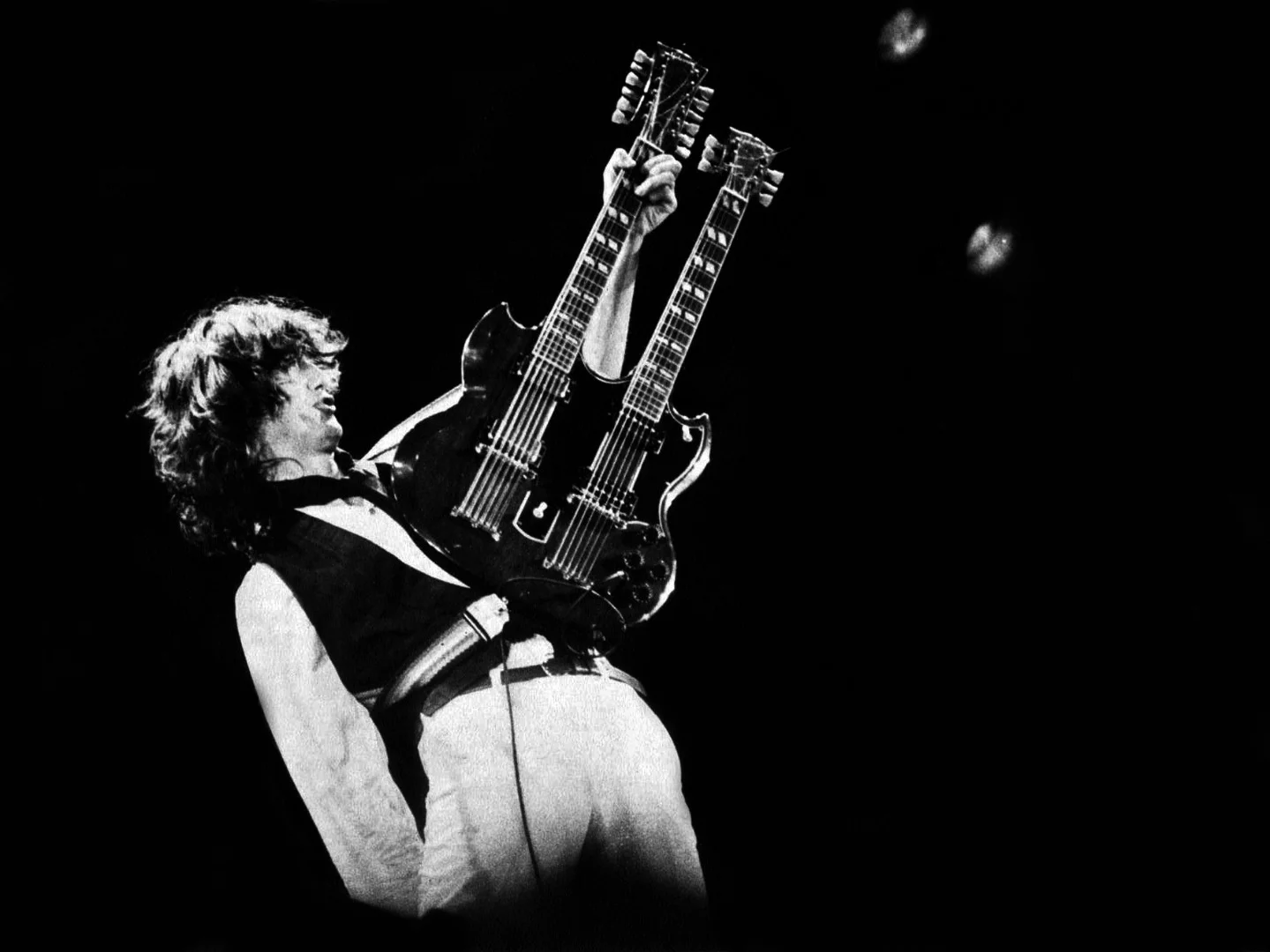 Jimmy Page during the final solo of Stairway to Heaven at a 1983 concert in Oakland, CA