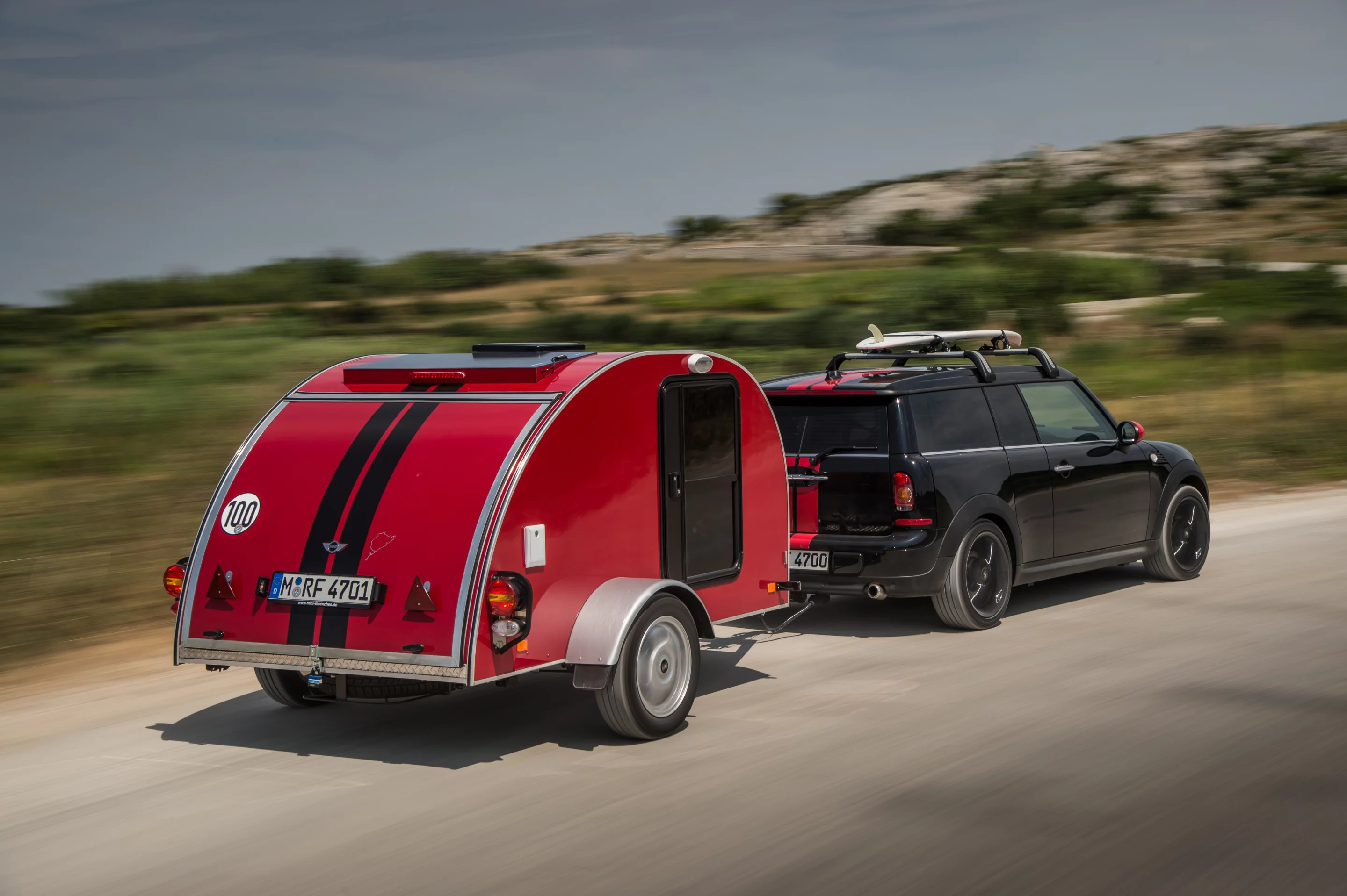 What at first looks like a generous storage trailer, the MINI Cowley concept is in fact's MINI's suitably compact take on the traditional towing caravan