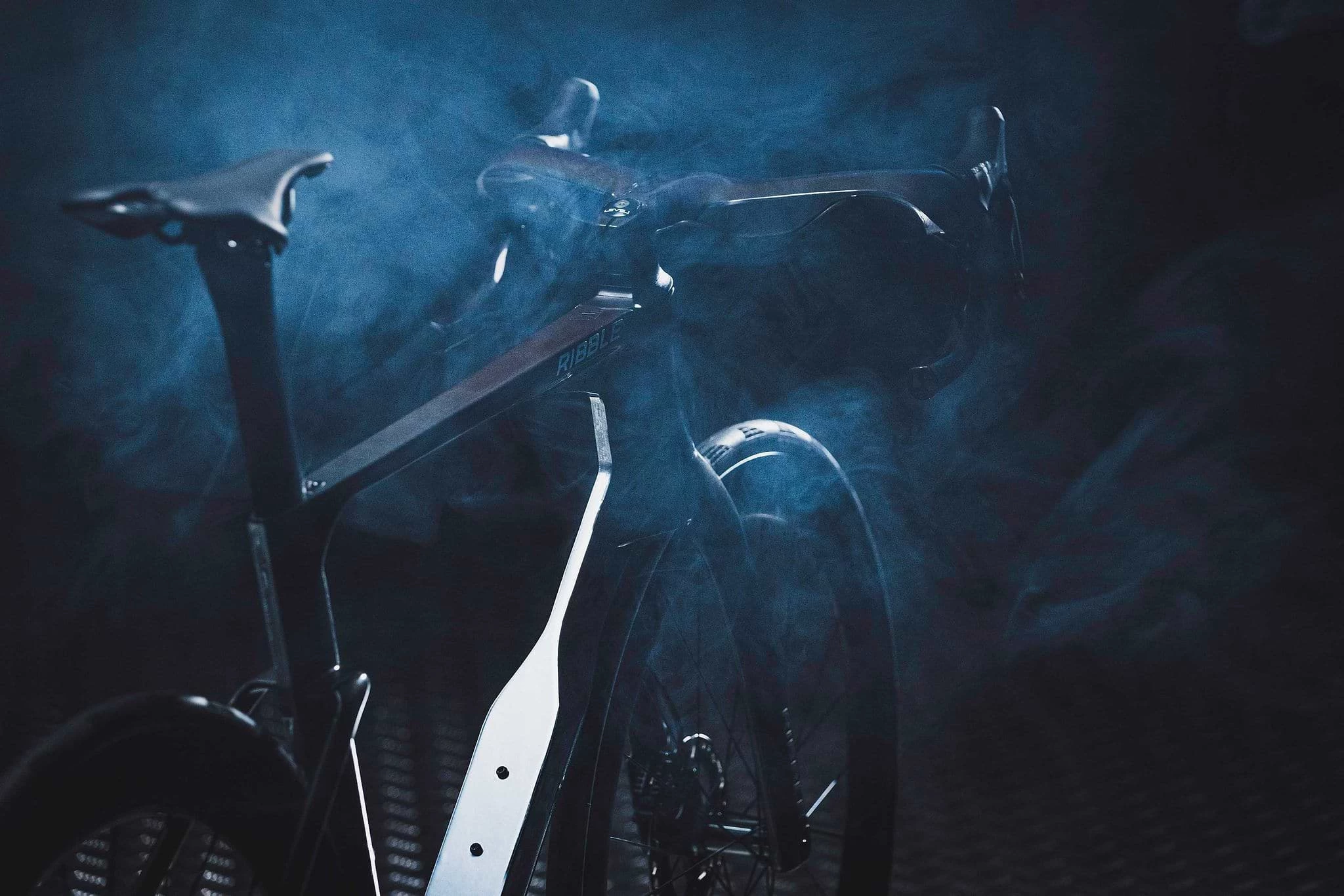 Ribble flared out the lower down tube to optimize aerodynamics around the water bottle