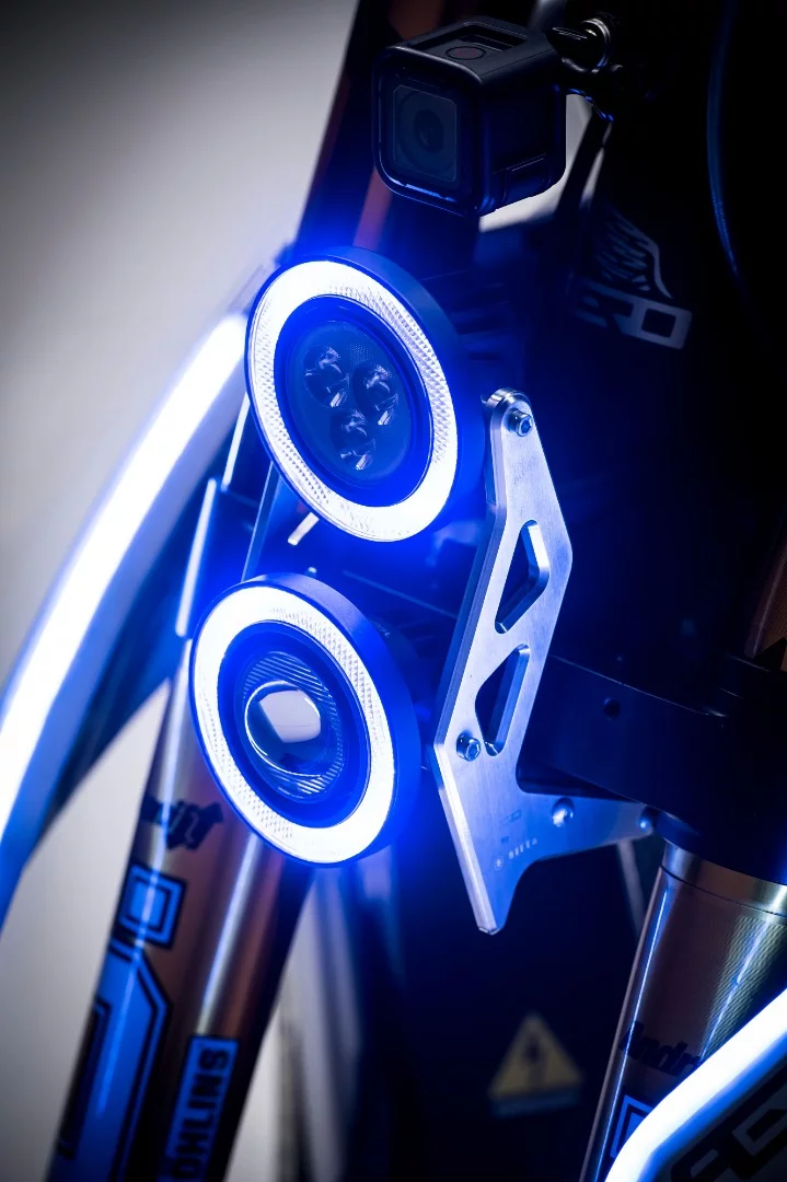 Aero E-Racer: twin stacked headlights with angel eyes