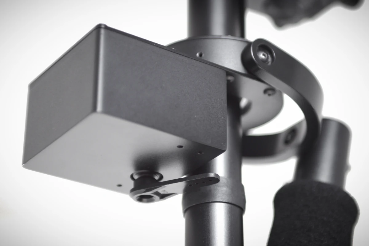 The Supraflux Stabilizer uses a electronic pan axis lock to make shooting direction changes easier