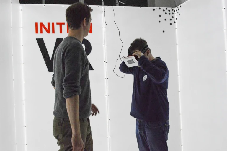 Inition's Andy Millns helps me on with the Oculus Rift (Photo: Gizmag)